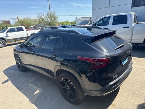 Used 2025 Chevrolet Trax ACTIV w/ Sunroof Package FWD image 4