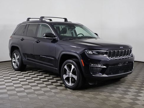 Used 2022 Jeep Grand Cherokee Limited 4xe w/ Luxury Tech Group II AWD/4WD image 2