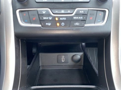 Certified 2018 Ford Fusion SE w/ Fusion SE Technology Package image 12