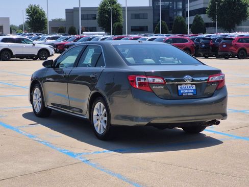 Used 2012 Toyota Camry XLE w/ Leather Pkg FWD image 8