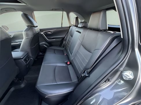 Used 2020 Toyota RAV4 Limited image 25