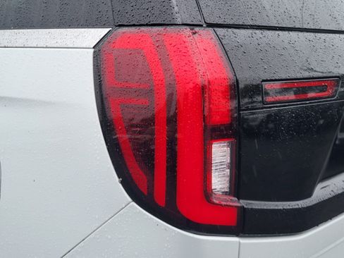Used 2025 Ford Expedition Max Platinum AWD/4WD image 8