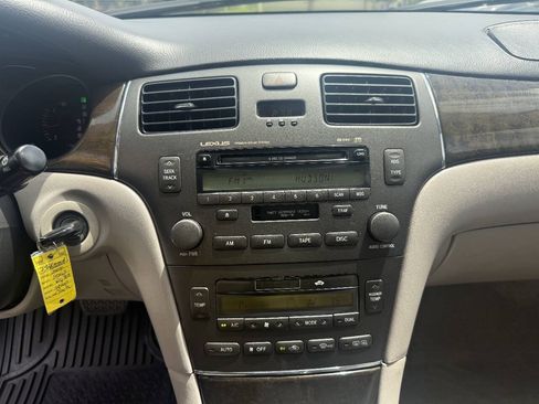 Used 2004 Lexus ES 330 w/ Premium Pkg FWD image 19