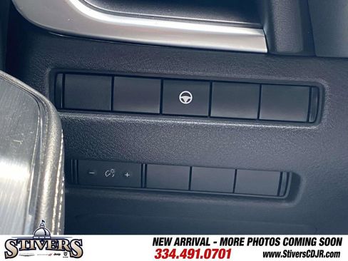 Used 2023 Nissan Rogue SV image 34