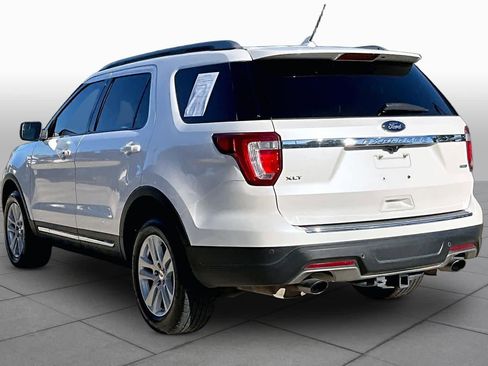 Used 2018 Ford Explorer XLT w/ Equipment Group 202A AWD/4WD image 12