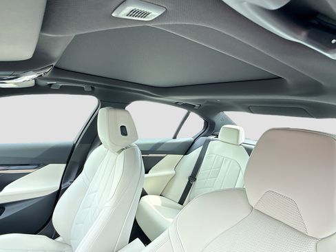 New 2027 BMW i5 xDrive40 AWD/4WD image 26