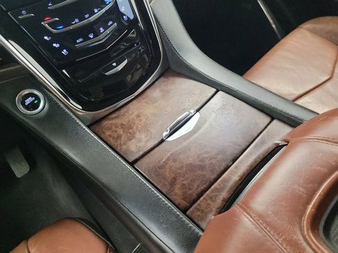 Used 2015 Cadillac Escalade ESV Premium image 26