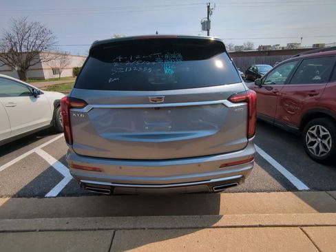 Used 2025 Cadillac XT6 Premium Luxury image 4