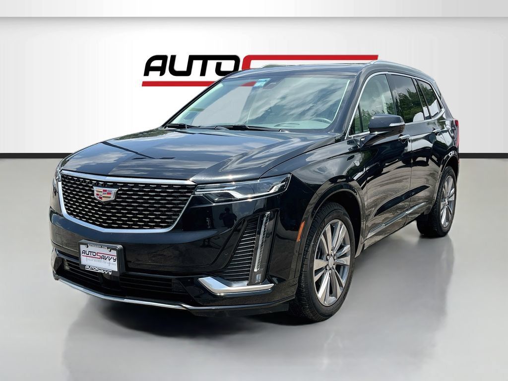 Used 2025 Cadillac XT6 Premium Luxury w/ Technology Package FWD image 3
