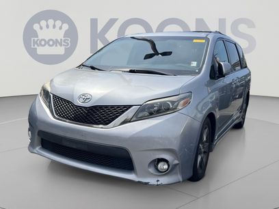Used 2015 Toyota Sienna SE Premium w/ Four Season Floor Mat Package
