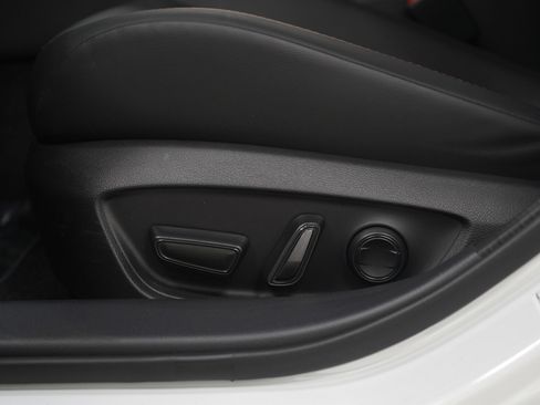 Used 2025 Toyota Prius Plug-In Hybrid image 20