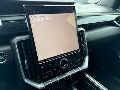 Used 2025 GMC Acadia Elevation image 19