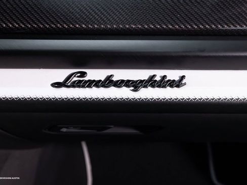 Used 2025 Lamborghini Urus Performante AWD/4WD image 55