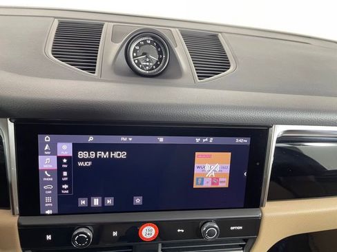 Used 2025 Porsche Macan image 41