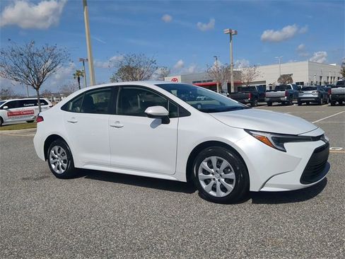 Certified 2025 Toyota Corolla LE image 2
