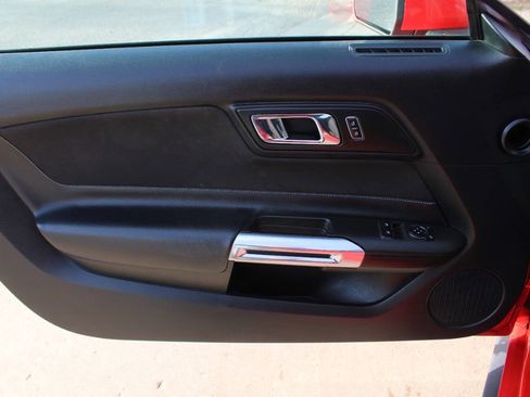 Used 2016 Ford Mustang Coupe image 9