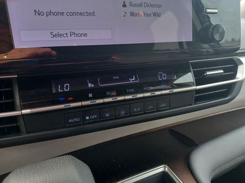 Used 2021 Toyota Sienna LE AWD/4WD image 13
