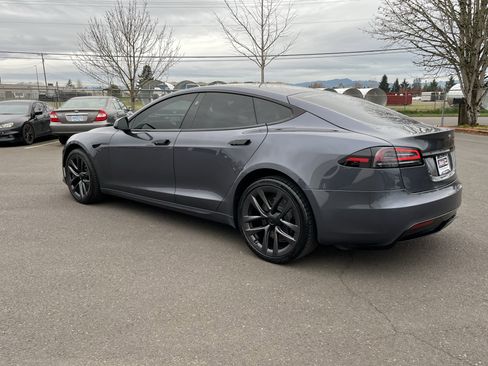 Used 2022 Tesla Model S Base image 3