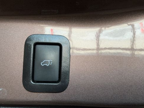 Used 2019 Toyota Highlander Limited Platinum FWD image 38