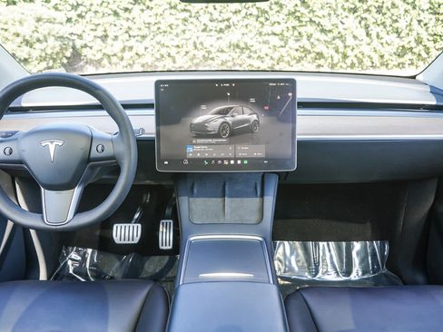 Used 2022 Tesla Model Y Performance AWD/4WD image 12