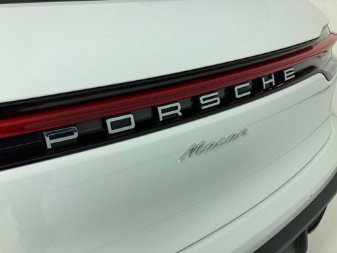 Certified 2022 Porsche Macan AWD/4WD image 35