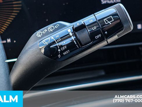 Used 2025 Kia Carnival FWD image 34
