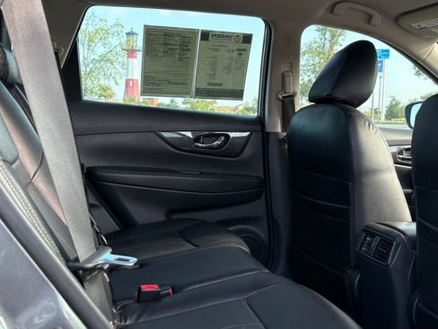 Used 2018 Nissan Rogue S FWD image 20
