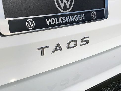 Used 2026 Volkswagen Taos SE AWD/4WD image 9