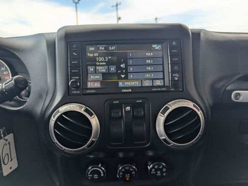 Used 2015 Jeep Wrangler Rubicon AWD/4WD image 16