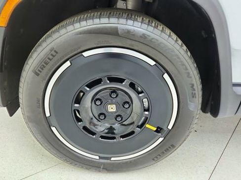 Used 2025 Rivian R1S Adventure image 65