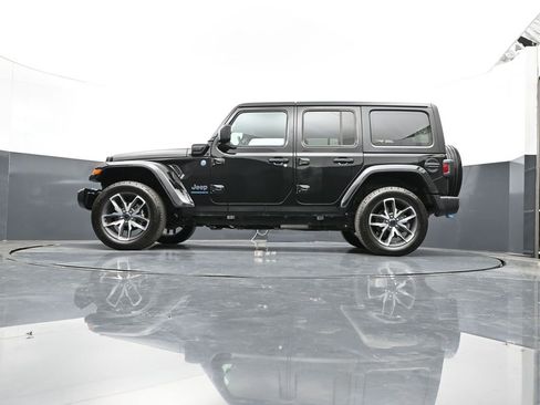 Used 2024 Jeep Wrangler Unlimited w/ Convenience Group AWD/4WD image 42