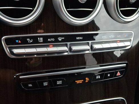 Used 2021 Mercedes-Benz GLC 300 4MATIC SUV image 15