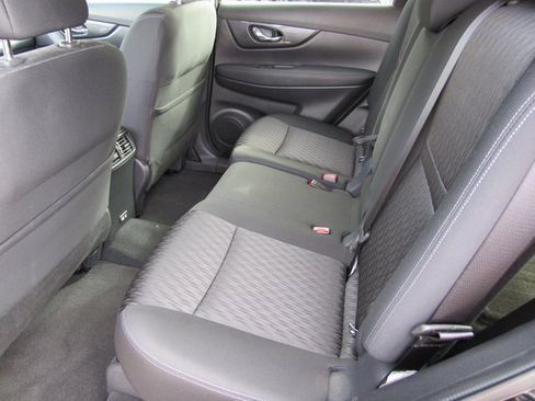 Used 2020 Nissan Rogue SV image 9