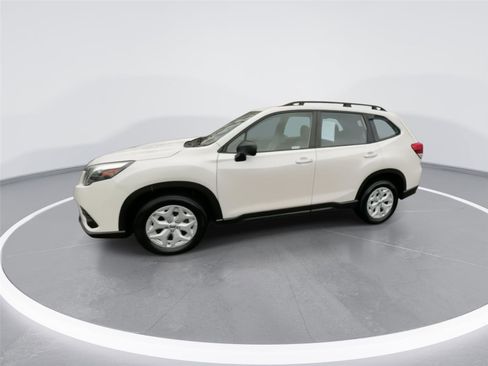 Used 2022 Subaru Forester 2.5i image 5