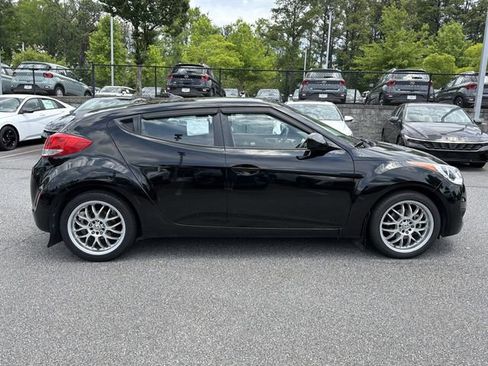 Used 2013 Hyundai Veloster FWD image 8