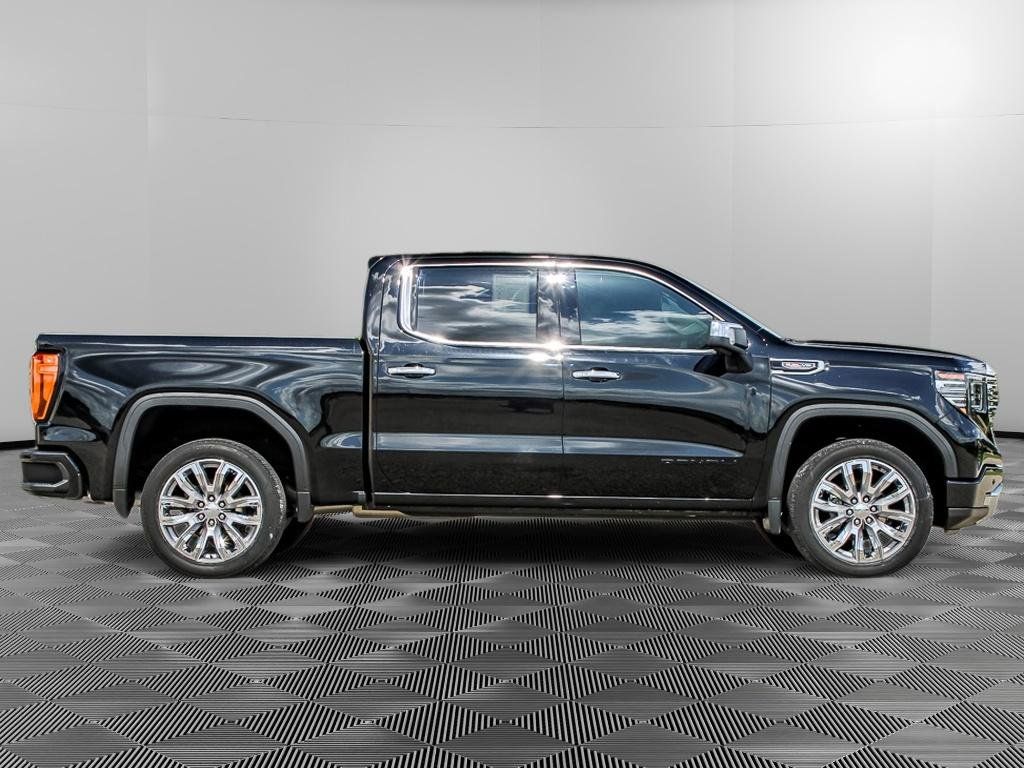 Used 2023 GMC Sierra 1500 Denali w/ Technology Package AWD/4WD image 2