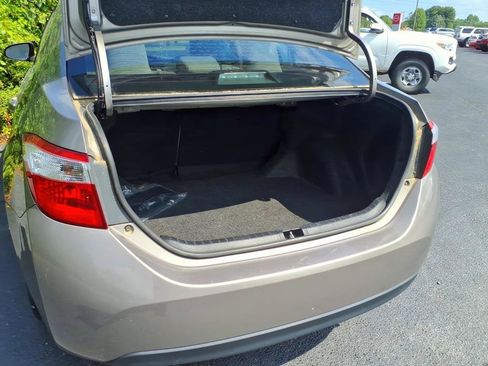 Used 2016 Toyota Corolla LE FWD image 5