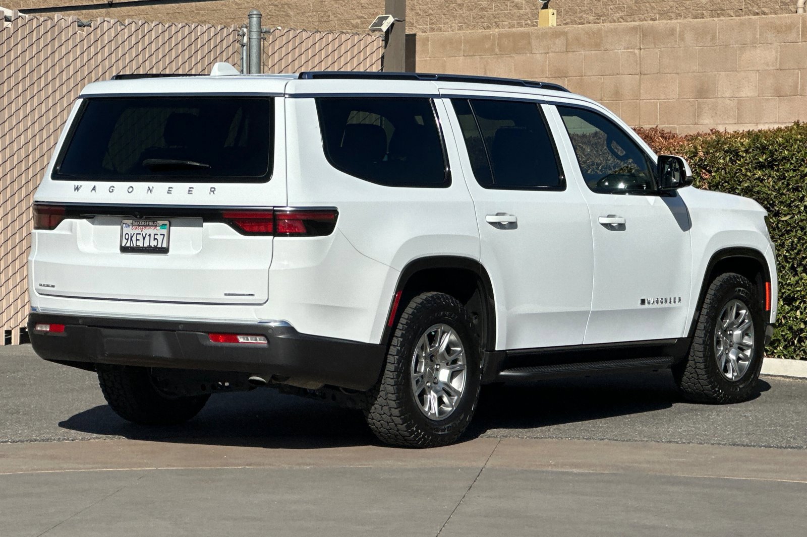 Used 2022 Jeep Wagoneer Series I AWD/4WD image 4