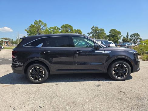 New 2026 Kia Sorento S FWD image 9