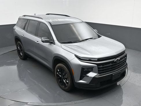 Used 2026 Chevrolet Traverse LT w/ Midnight/Sport Edition AWD/4WD image 23