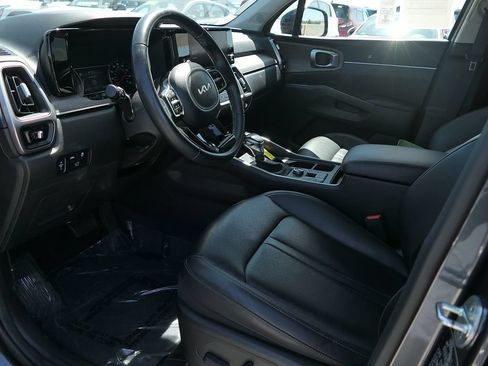 Used 2023 Kia Sorento EX w/ Panoramic Sunroof Package FWD image 12
