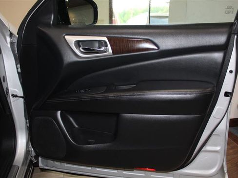 Used 2013 Nissan Pathfinder SL w/ SL Premium Pkg image 33