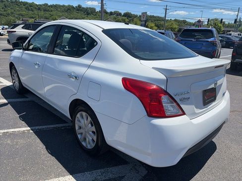 Used 2016 Nissan Versa SV FWD image 5