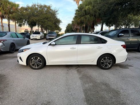 Used 2023 Kia Forte LXS FWD image 2