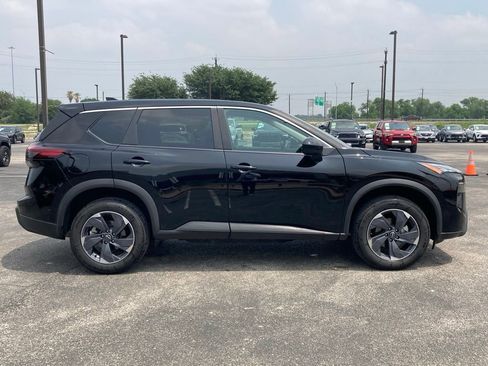 Used 2025 Nissan Rogue SV FWD image 3