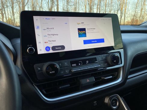 Used 2024 Toyota Grand Highlander XLE image 31