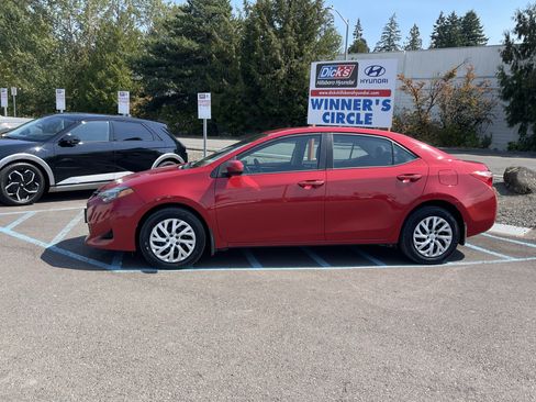 Used 2019 Toyota Corolla LE FWD image 2