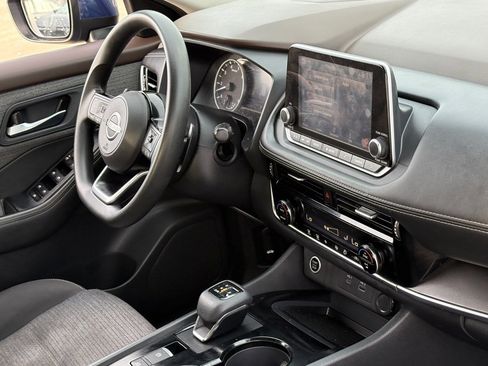 Certified 2022 Nissan Rogue SV image 37