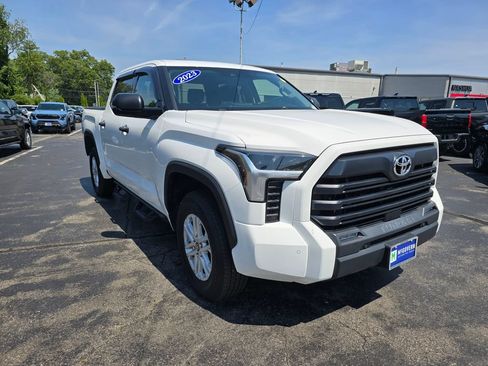 Used 2023 Toyota Tundra SR5 w/ SR5 Convenience Package AWD/4WD image 10