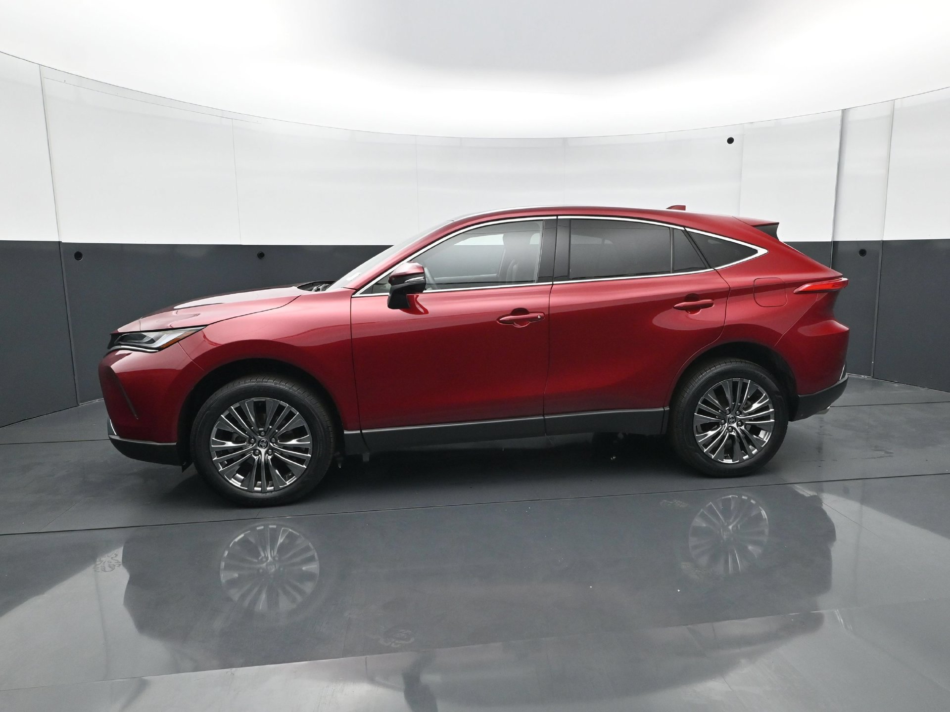 Used 2023 Toyota Venza Limited AWD/4WD image 3